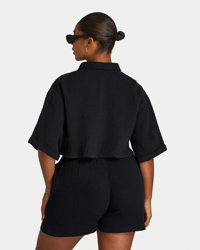 Camisa corta de resort para mujer – negra Camisa corta de resort para mujer – negra