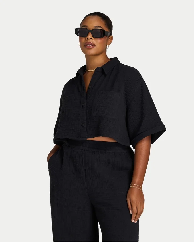 Camisa corta de resort para mujer – negra Camisa corta de resort para mujer – negra