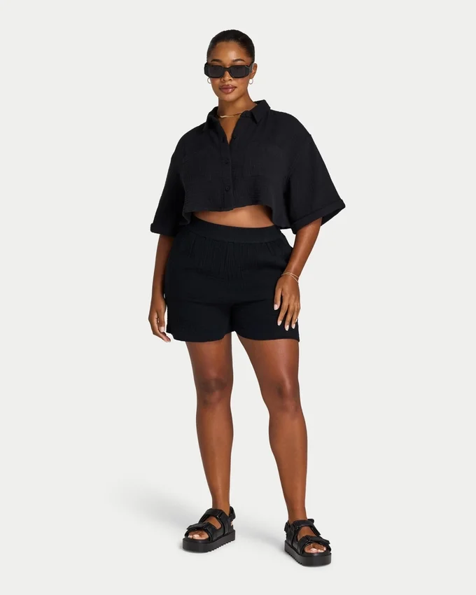 Camisa corta de resort para mujer – negra Camisa corta de resort para mujer – negra