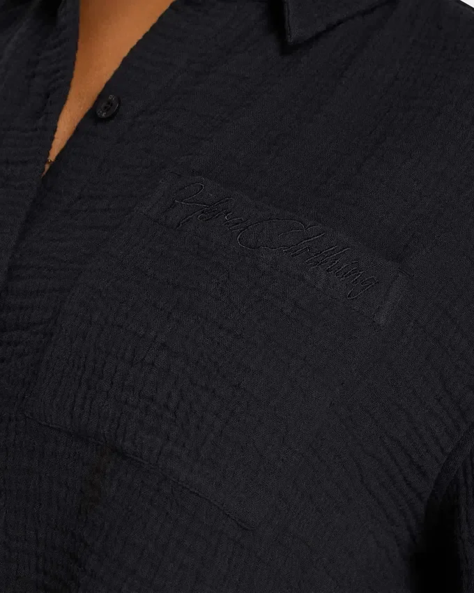Camisa corta de resort para mujer – negra Camisa corta de resort para mujer – negra