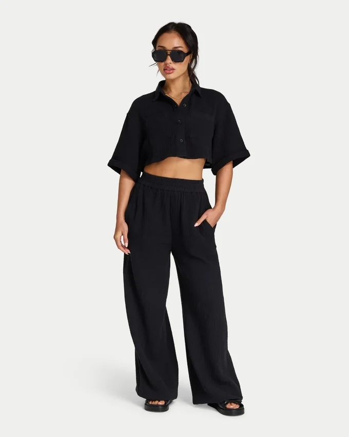Camisa corta de resort para mujer – negra Camisa corta de resort para mujer – negra