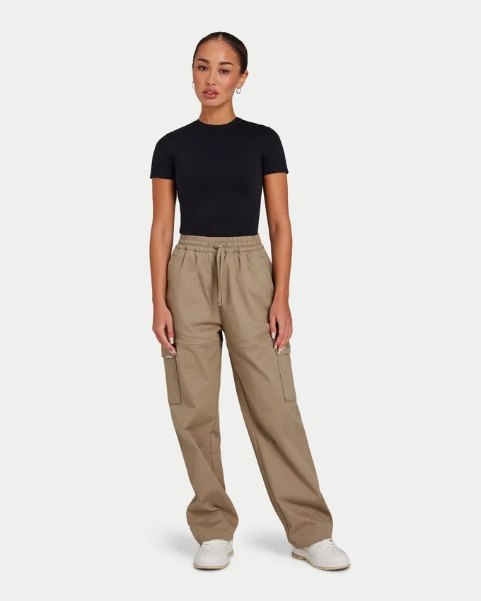 Camiseta básica para mujer – negra Camiseta básica para mujer – negra