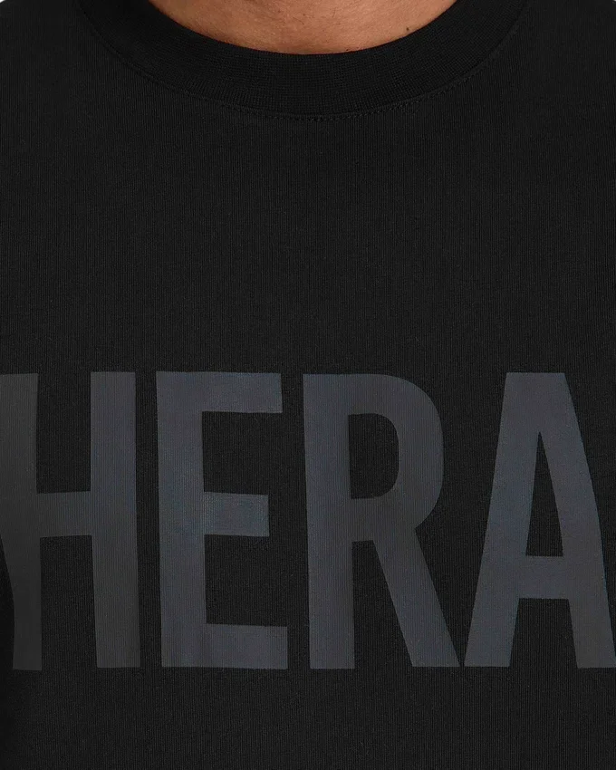 Camiseta de corte regular de la marca Mens Label Camiseta de corte regular de la marca Mens Label