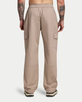 Pantalón cargo holgado y funcional para hombre