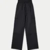 Pantalón cargo holgado y funcional para hombre