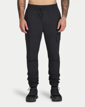 Pantalón cargo técnico entallado para hombre