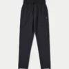 Pantalón cargo técnico entallado para hombre