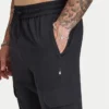 Pantalón cargo técnico entallado para hombre