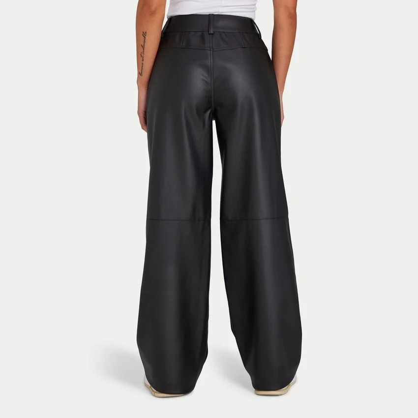 Pantalón de pierna ancha de imitación de piel para mujer de Rewear – negro Pantalón de pierna ancha de imitación de piel para mujer de Rewear – negro