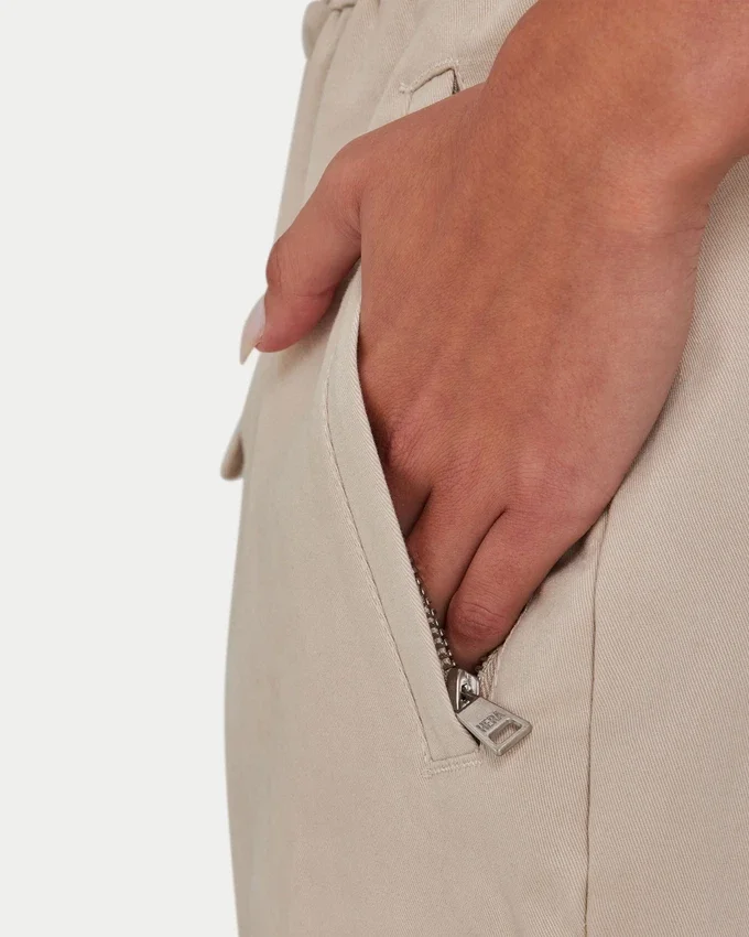 Pantalones cargo para mujer – color avena Pantalones cargo para mujer – color avena