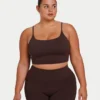 Partes de arriba básicas para mujer – marrón pizarra Partes de arriba básicas para mujer – marrón pizarra