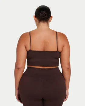 Partes de arriba básicas para mujer – marrón pizarra Partes de arriba básicas para mujer – marrón pizarra