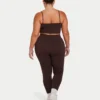 Partes de arriba básicas para mujer – marrón pizarra Partes de arriba básicas para mujer – marrón pizarra