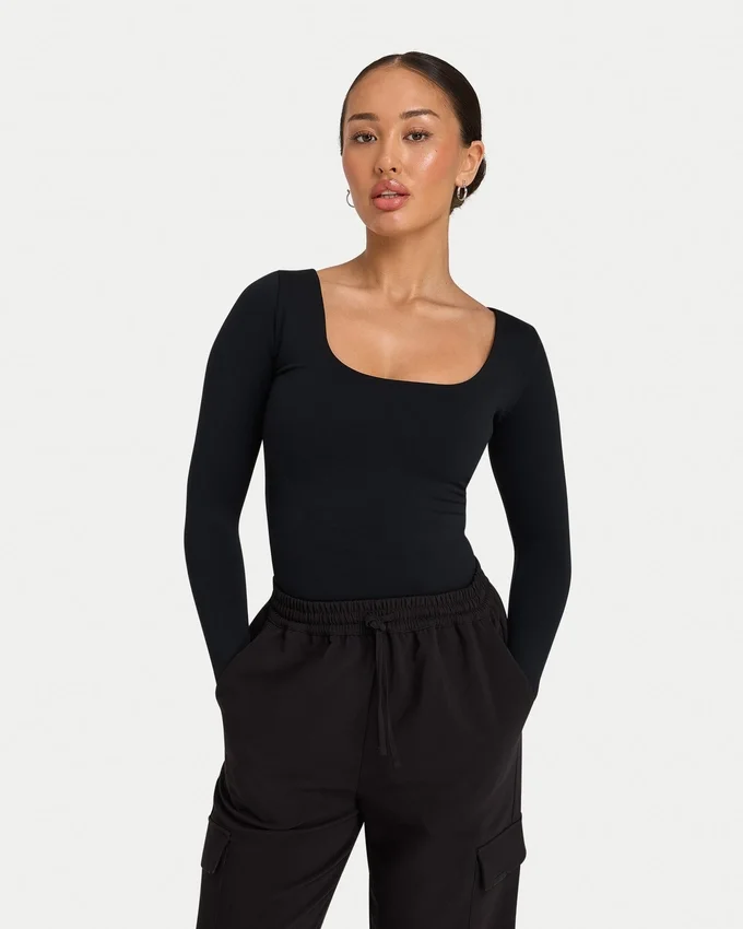Partes de arriba de manga larga «Dual Wear» de la colección Essentials para mujer – negro Partes de arriba de manga larga «Dual Wear» de la colección Essentials para mujer – negro