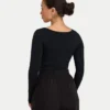 Partes de arriba de manga larga «Dual Wear» de la colección Essentials para mujer – negro Partes de arriba de manga larga «Dual Wear» de la colección Essentials para mujer – negro