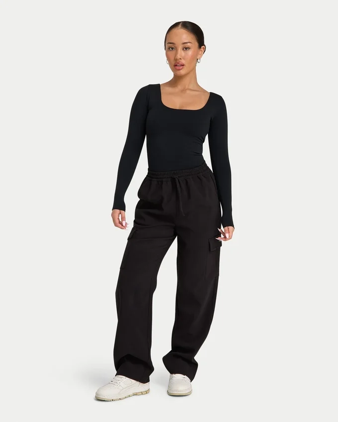 Partes de arriba de manga larga «Dual Wear» de la colección Essentials para mujer – negro Partes de arriba de manga larga «Dual Wear» de la colección Essentials para mujer – negro