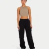 Top corto «Racer» de la colección «Base» para mujer – gris verdoso Top corto «Racer» de la colección «Base» para mujer – gris verdoso