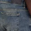 Vaqueros de corte ajustado para hombre – azul arena
