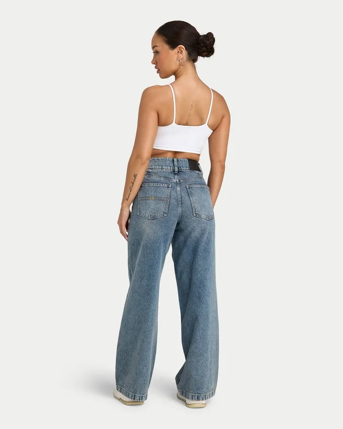 Vaqueros de pierna ancha de Denim – lavado medio Vaqueros de pierna ancha de Denim – lavado medio